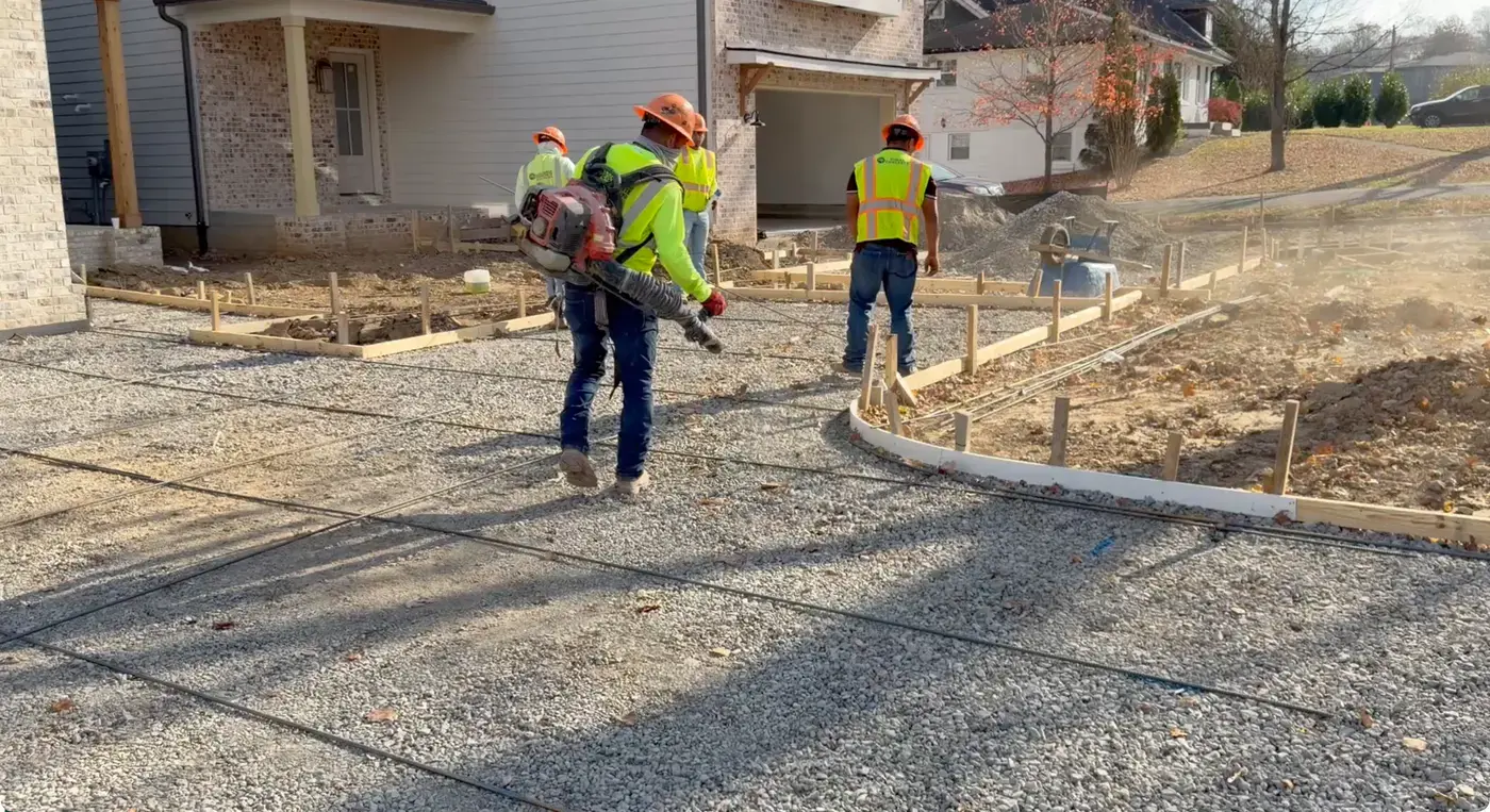 Pumas Concrete, Site Evaluation and Diagnosis during Concrete Driveway Repair in Nashville